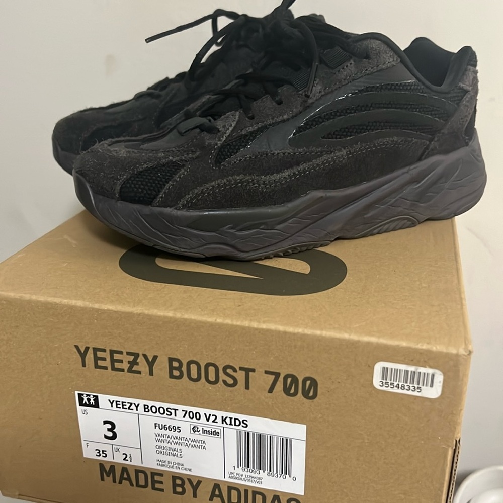 Yeezy Vanta kids size 3 used